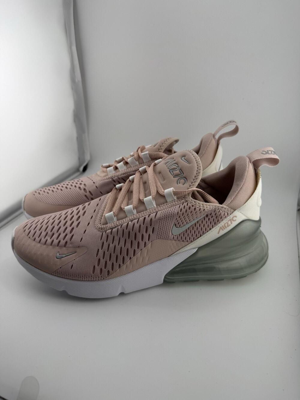 NWOB $250 Nike Air Max 270 Shoes Women’s Pink Oxford Running Sneakers Size 9
